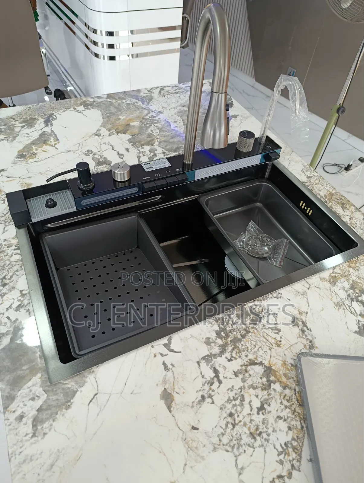Smart Kitchen Sink With Tap And Accessories