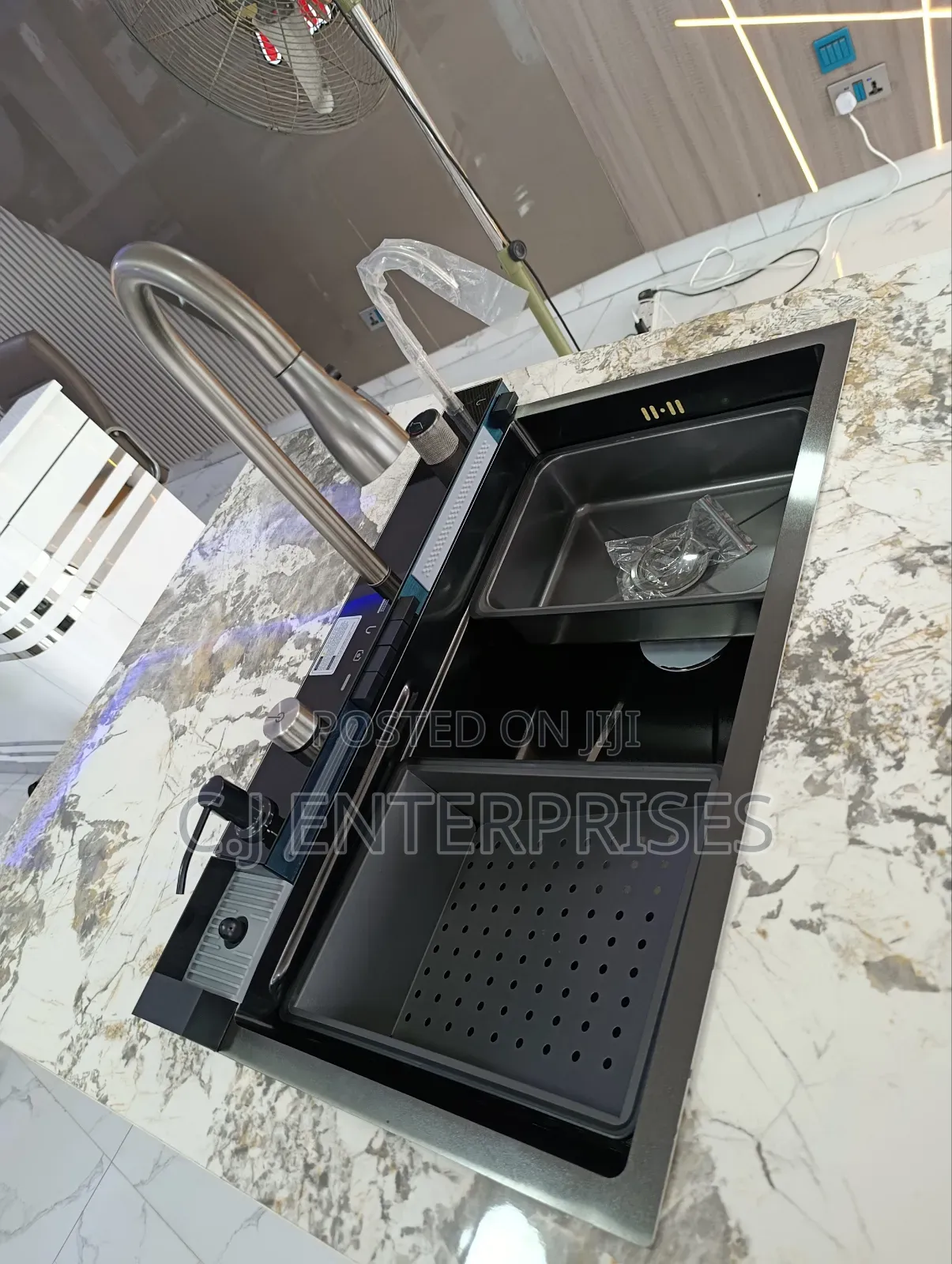 Smart Kitchen Sink With Tap And Accessories