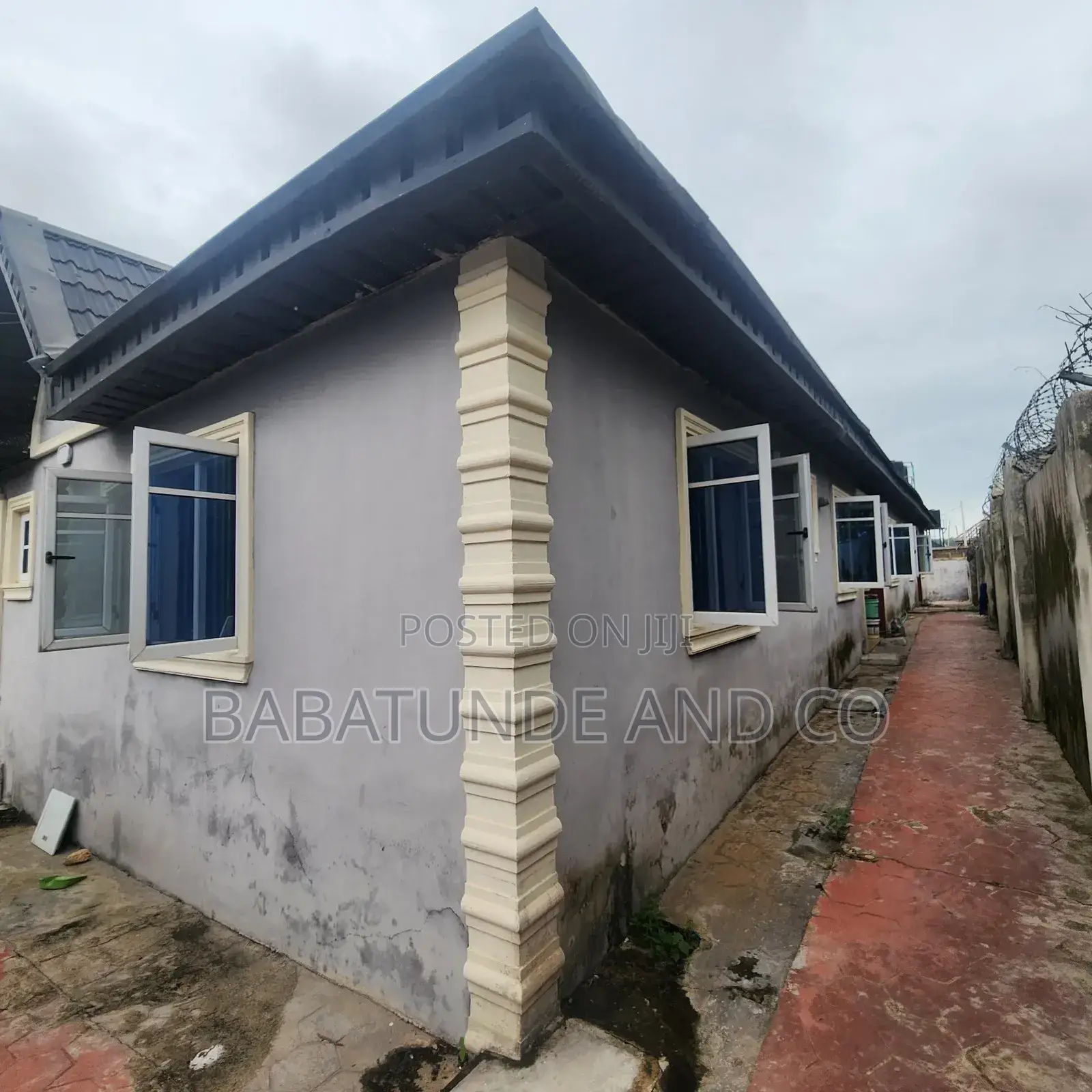 2bdrm Block of Flats in Akala Express for sale