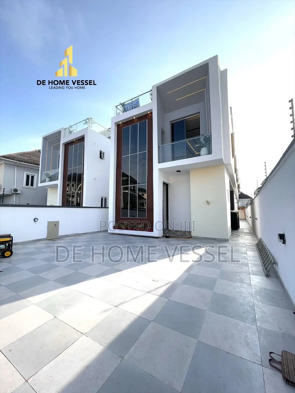 5bdrm Duplex in Chevron for sale