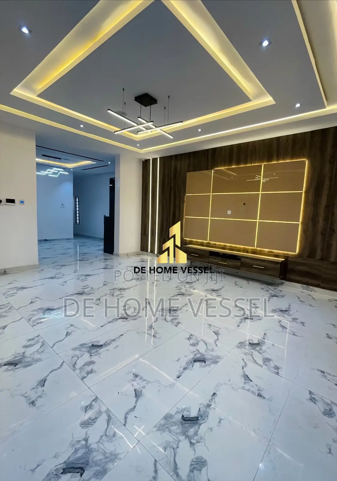 5bdrm Duplex in Chevron for sale