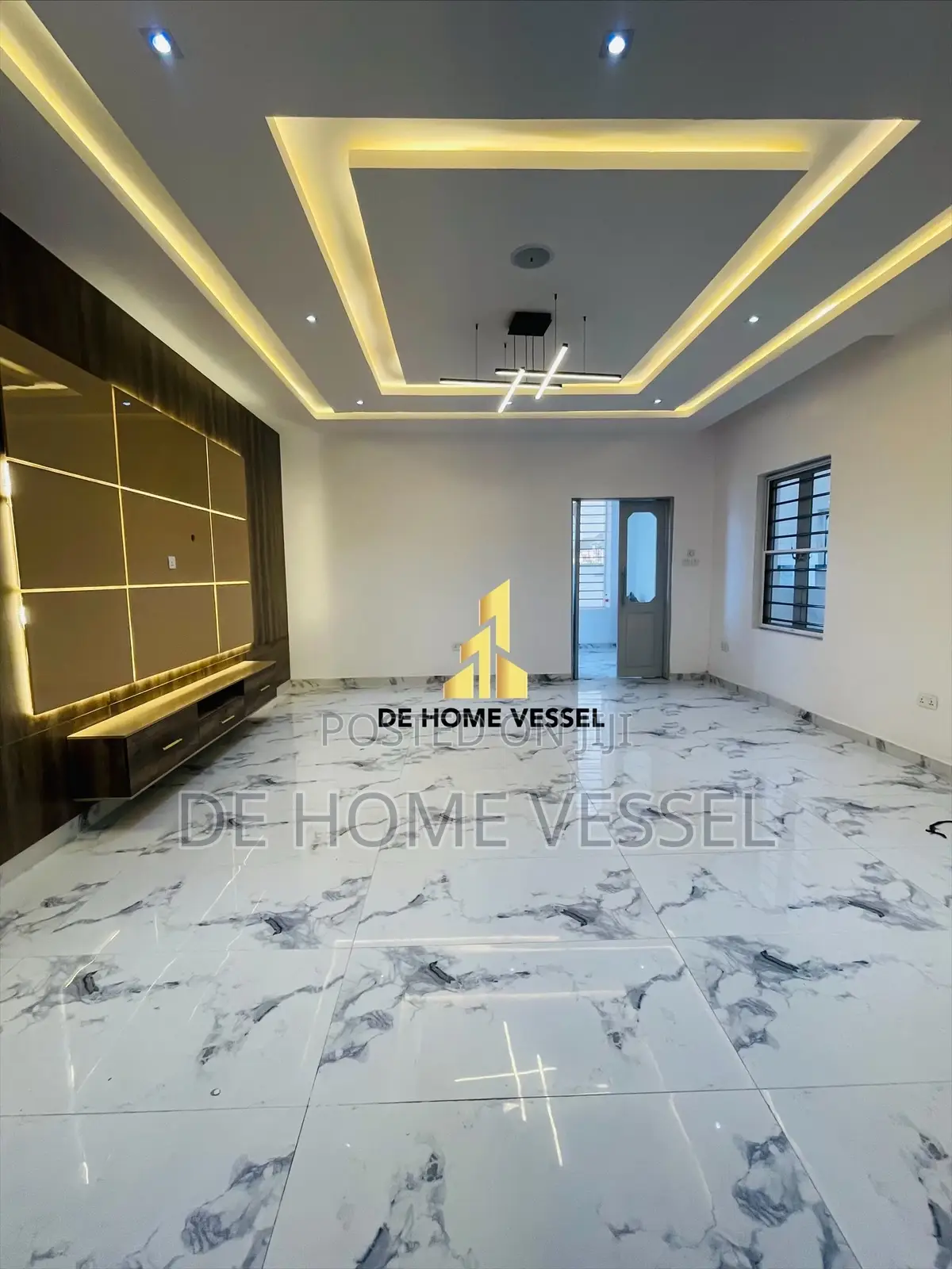 5bdrm Duplex in Chevron for sale