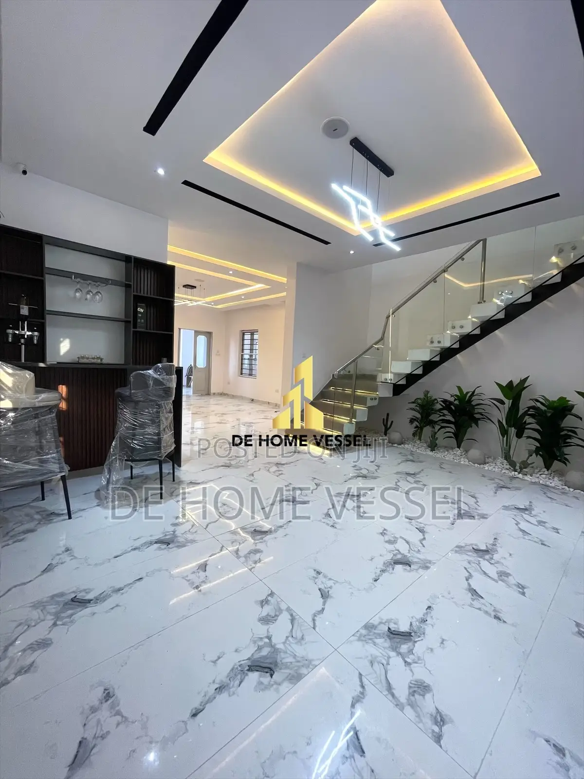 5bdrm Duplex in Chevron for sale