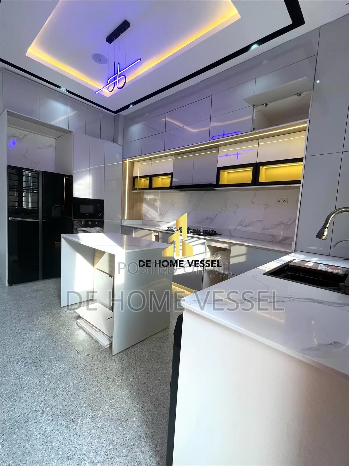 5bdrm Duplex in Chevron for sale