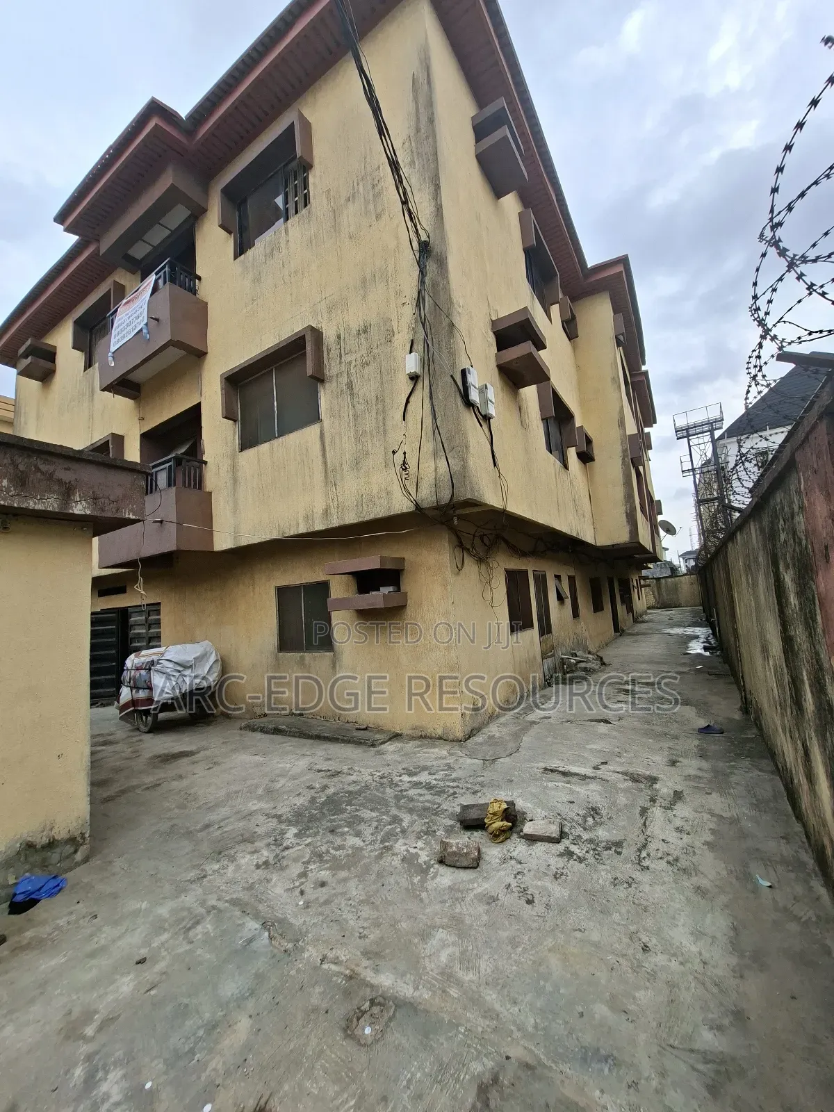 3bdrm Block of Flats in Ago Palace for sale