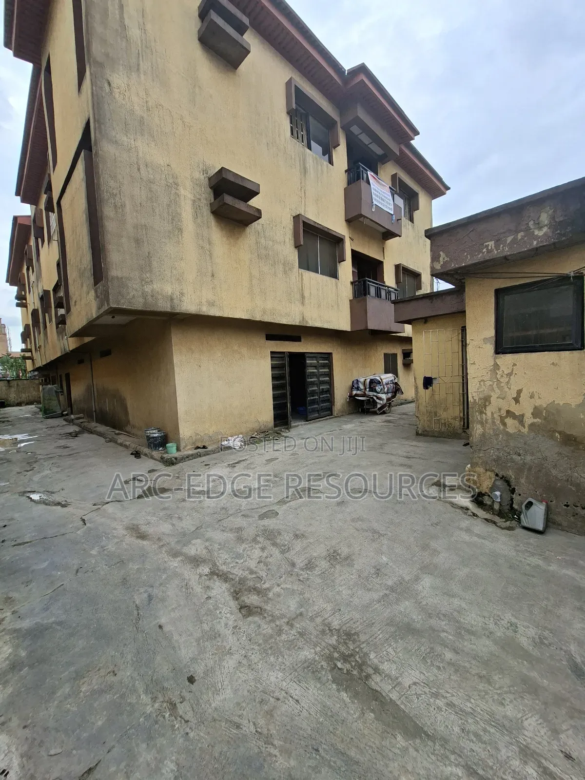 3bdrm Block of Flats in Ago Palace for sale