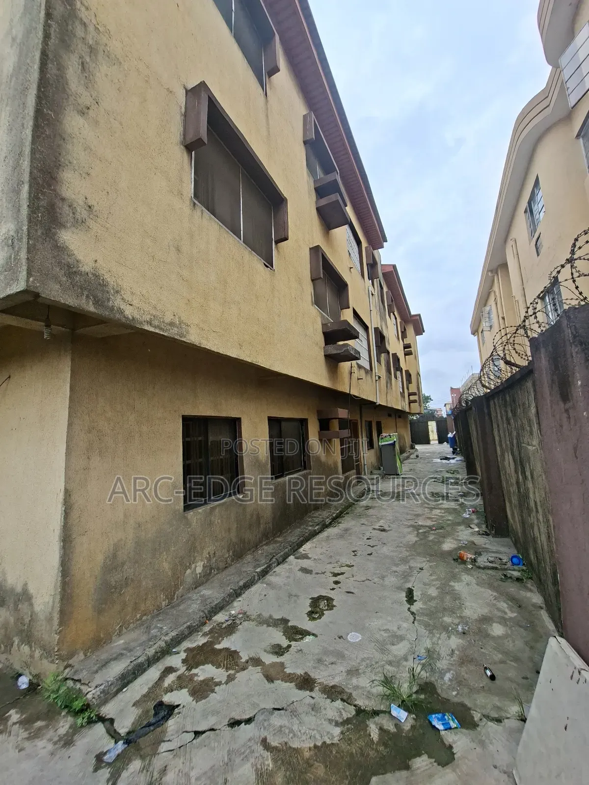 3bdrm Block of Flats in Ago Palace for sale