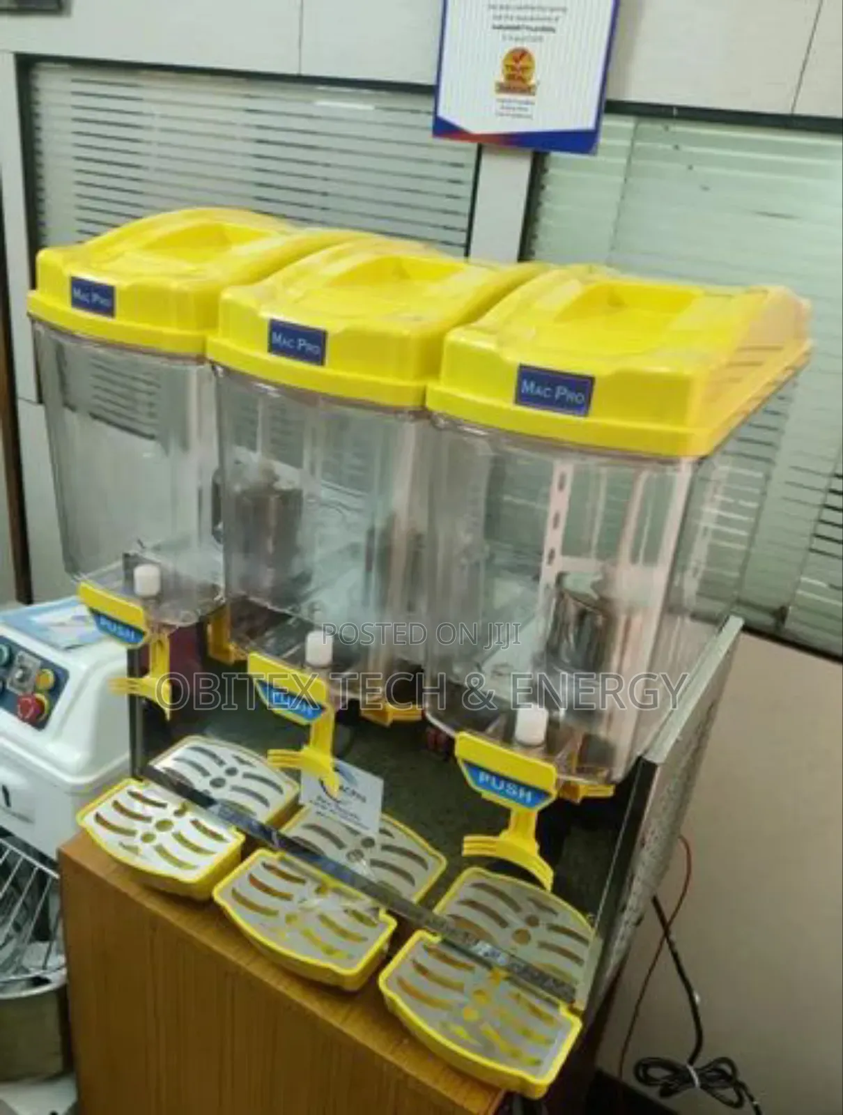 Commercial Three-Tank Juice Dispenser – Ideal for Hotels Restaurants
