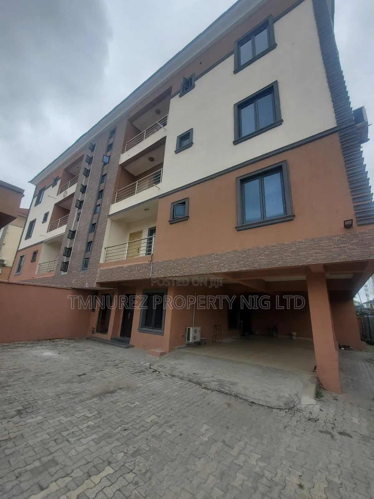 3bdrm Apartment in Lekki Phase1 for rent