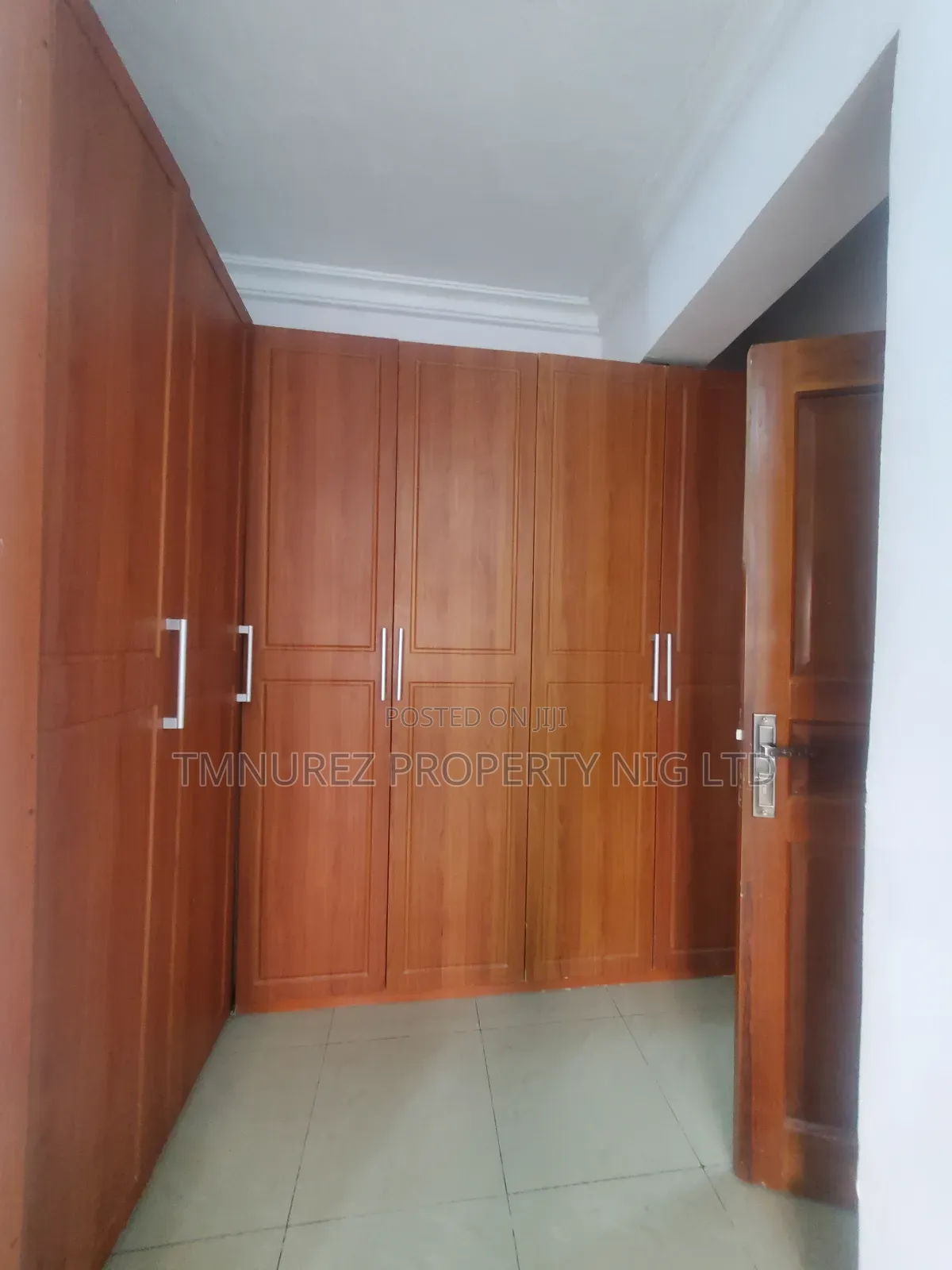 3bdrm Apartment in Lekki Phase1 for rent