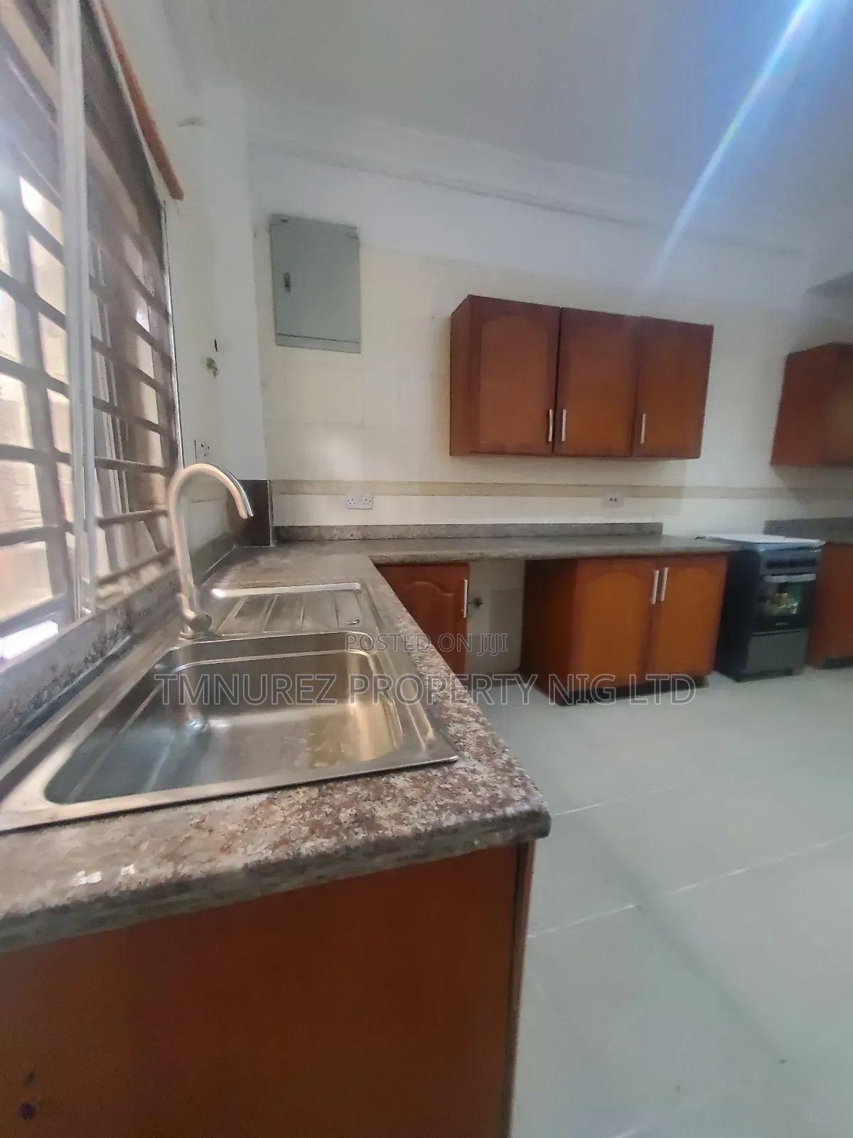 3bdrm Apartment in Lekki Phase1 for rent