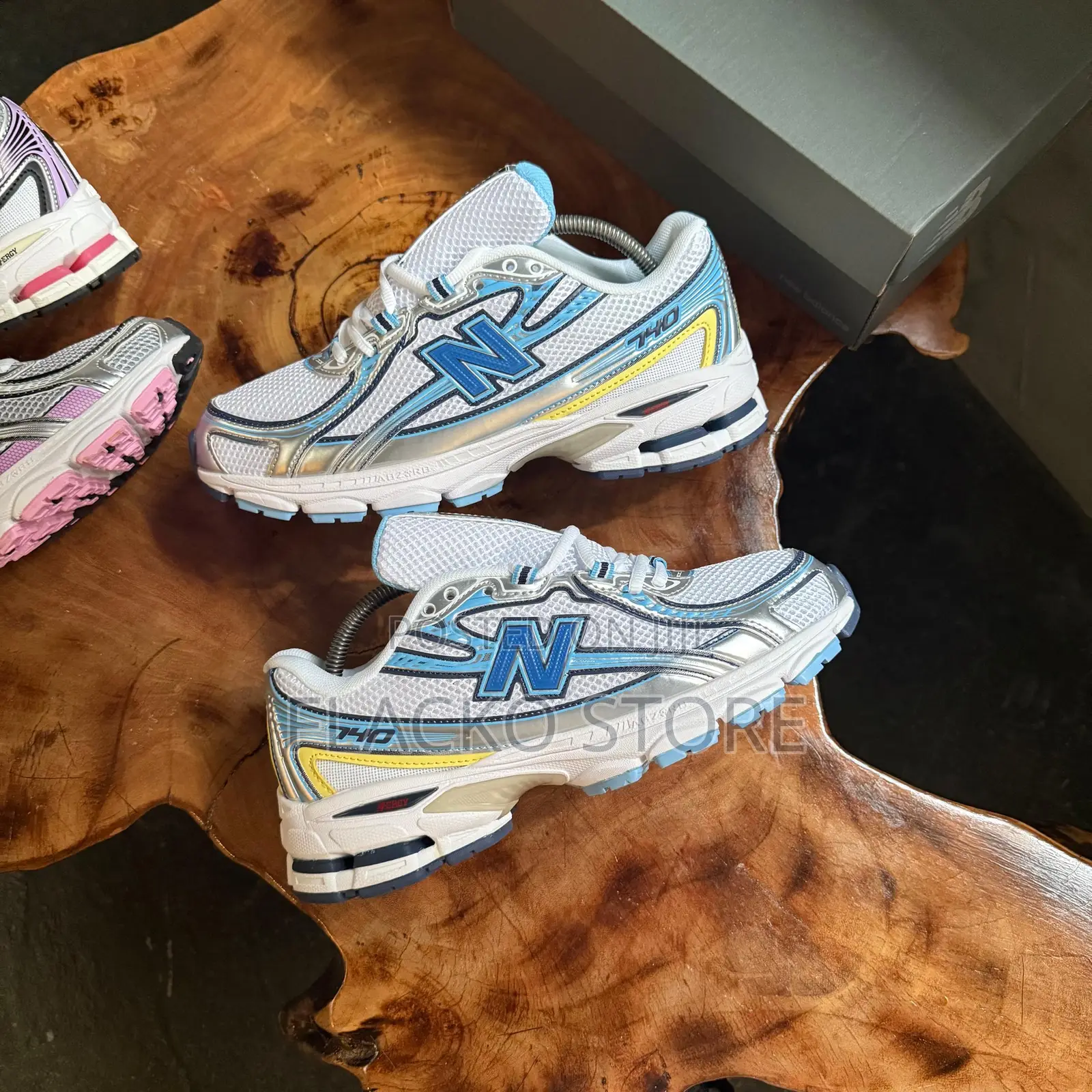 Original New Balance 740 Sneakers