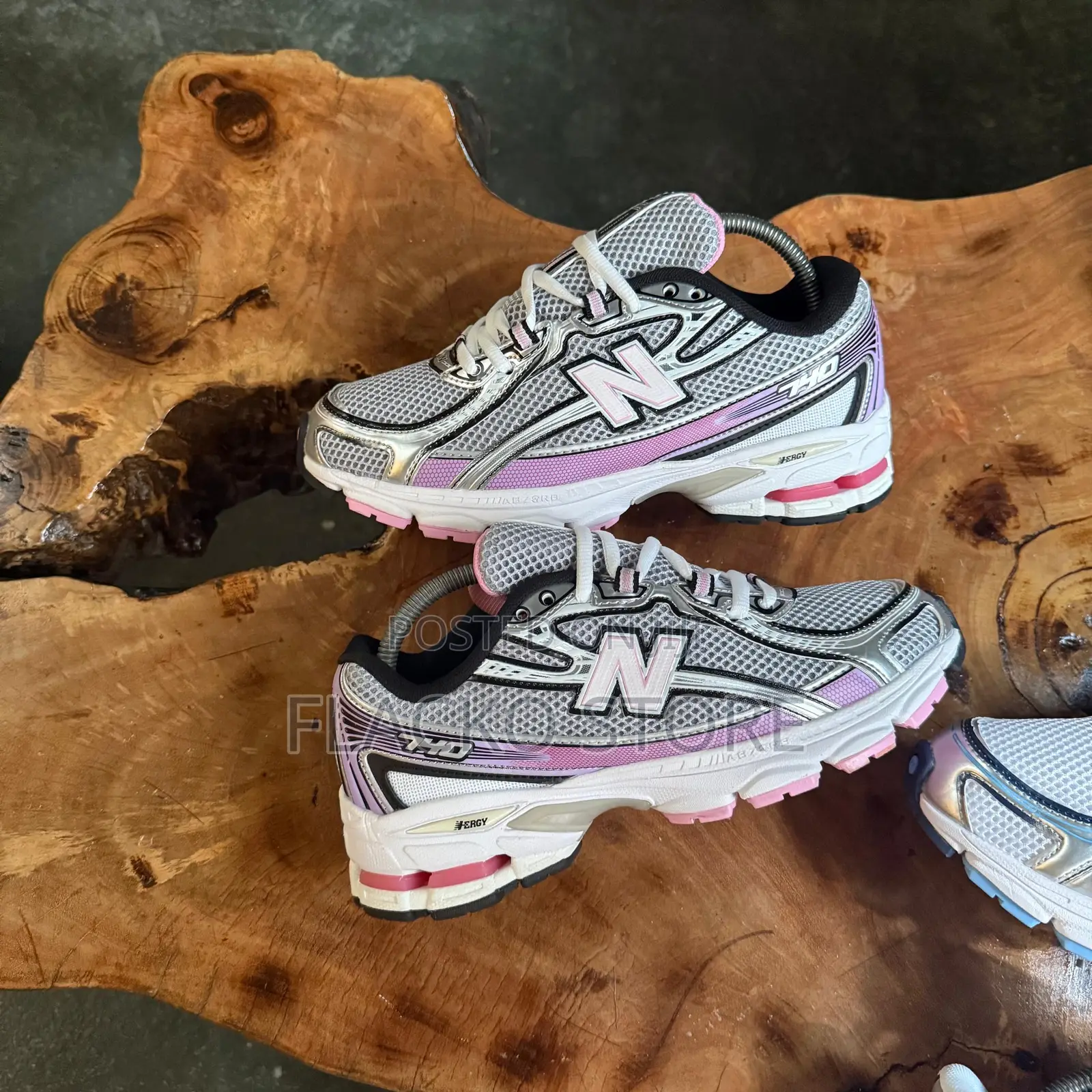 Original New Balance 740 Sneakers