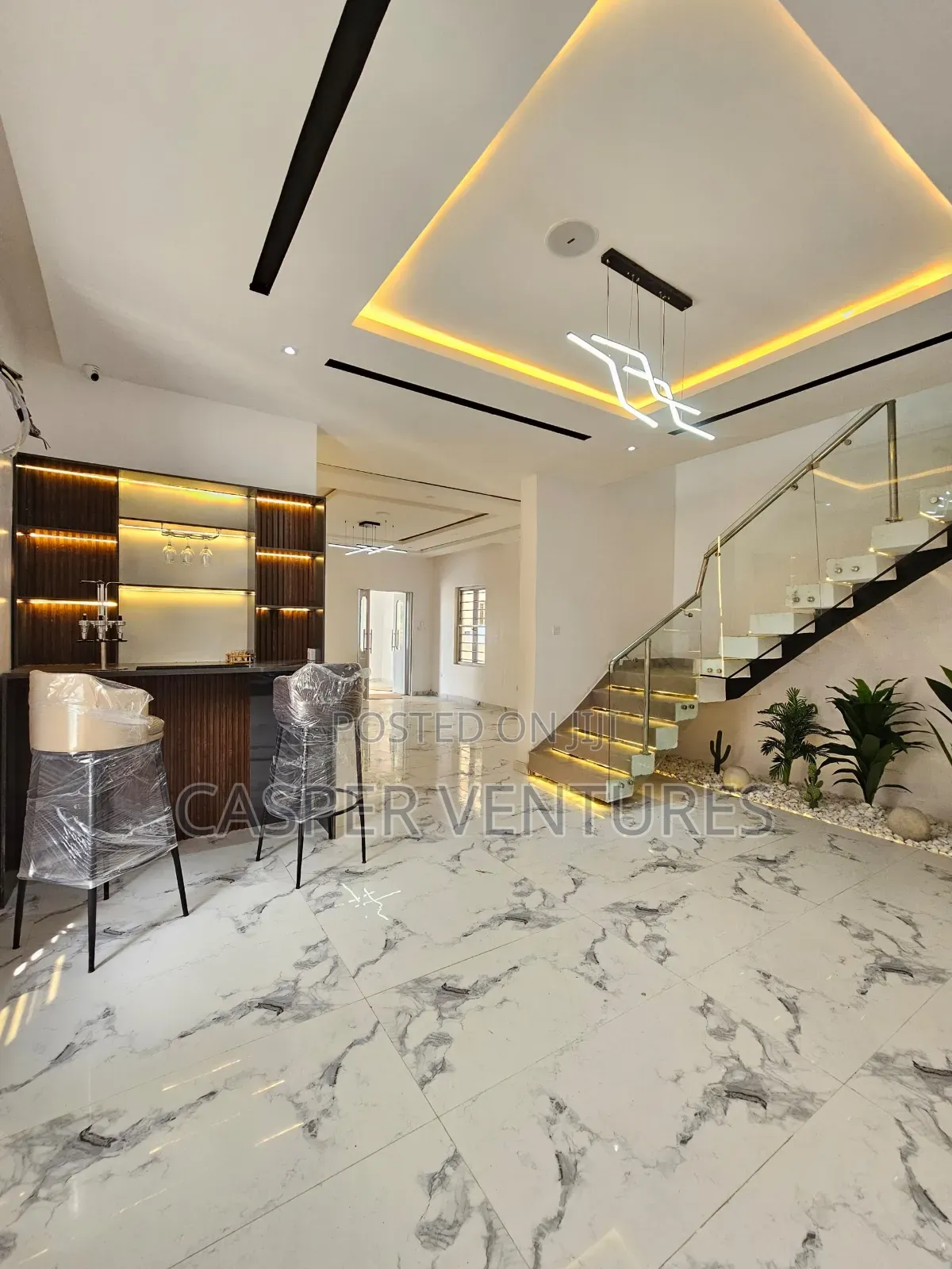 5bdrm Duplex in Chevron for sale