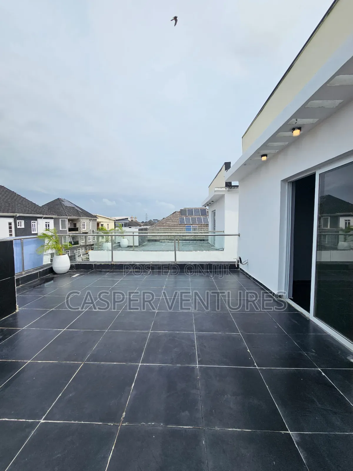 5bdrm Duplex in Chevron for sale