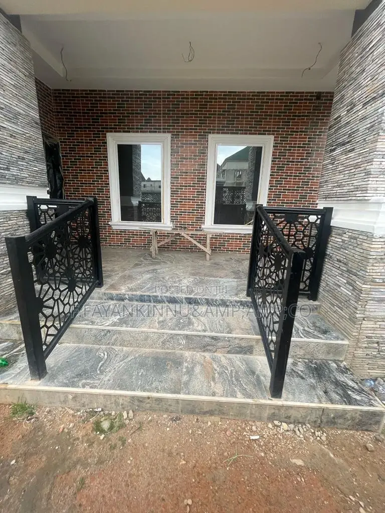 5bdrm Duplex in Lugbe District for sale