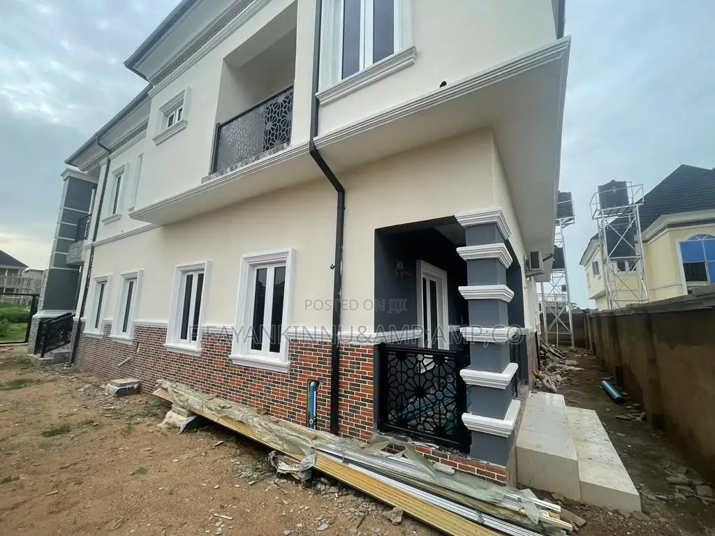 5bdrm Duplex in Lugbe District for sale