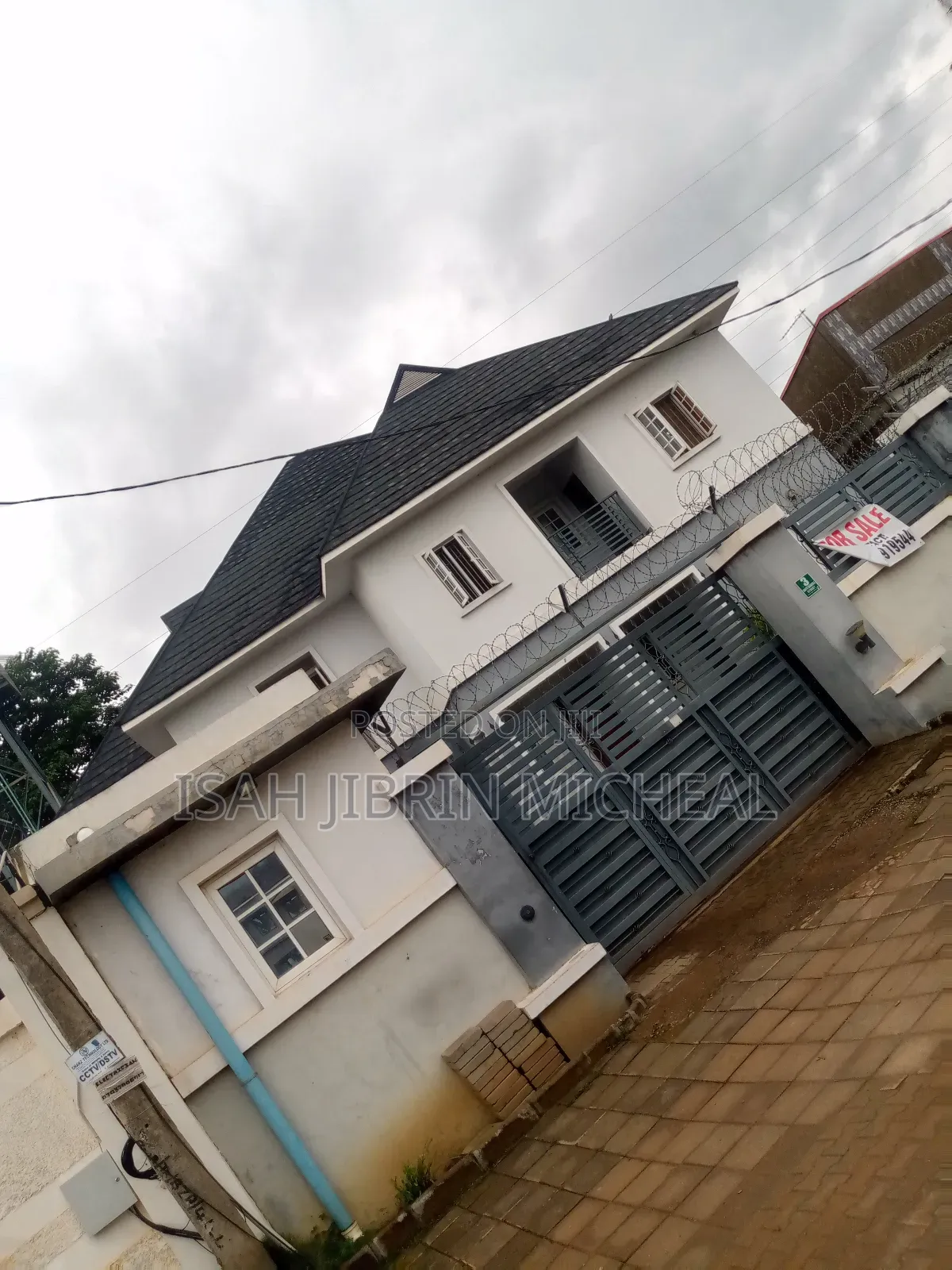 6bdrm House in F14 Estate Kubwa for sale