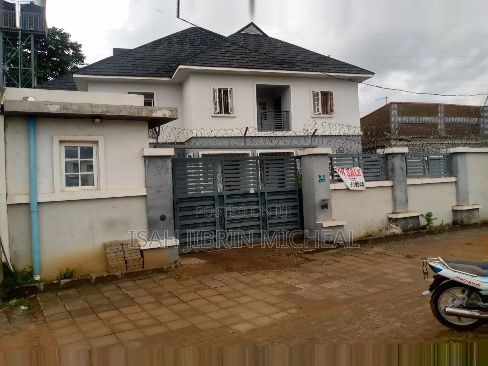 6bdrm House in F14 Estate Kubwa for sale