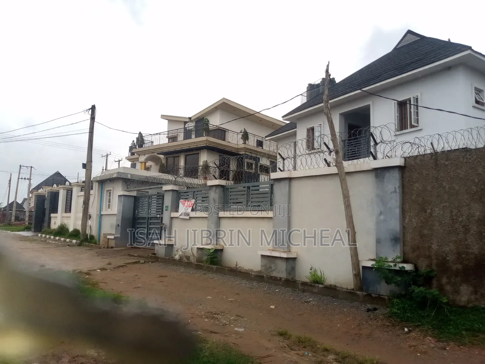 6bdrm House in F14 Estate Kubwa for sale