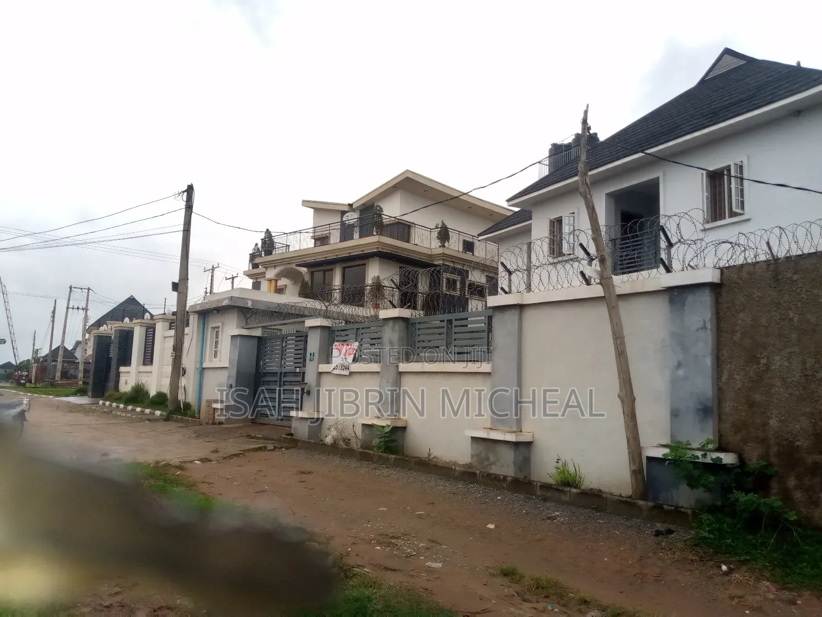 6bdrm House in F14 Estate Kubwa for sale