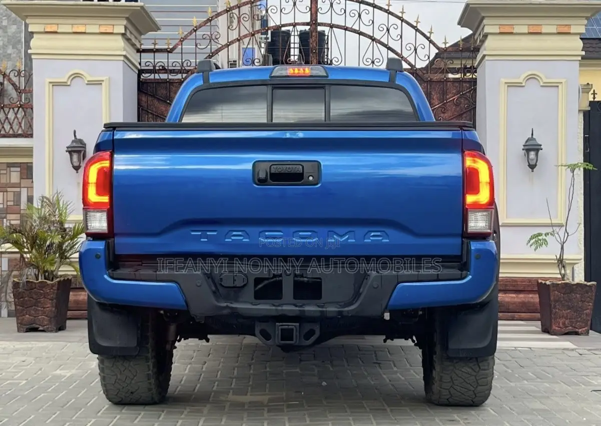 Toyota Tacoma 2017 Blue