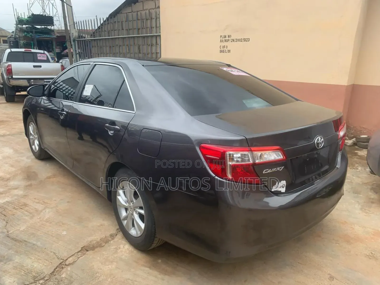 Toyota Camry LE 4dr Sedan (2.5L 4cyl 6A) 2012 Gray