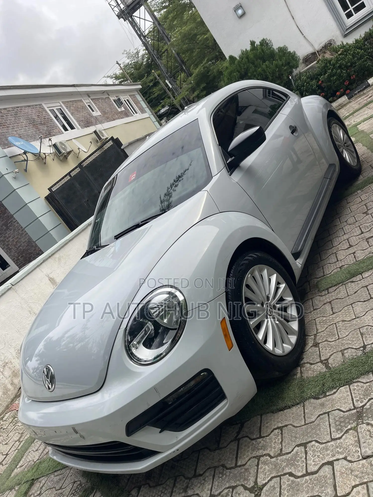 Volkswagen Beetle 2.0T Final Edition SEL Hatchback 2019 Silver