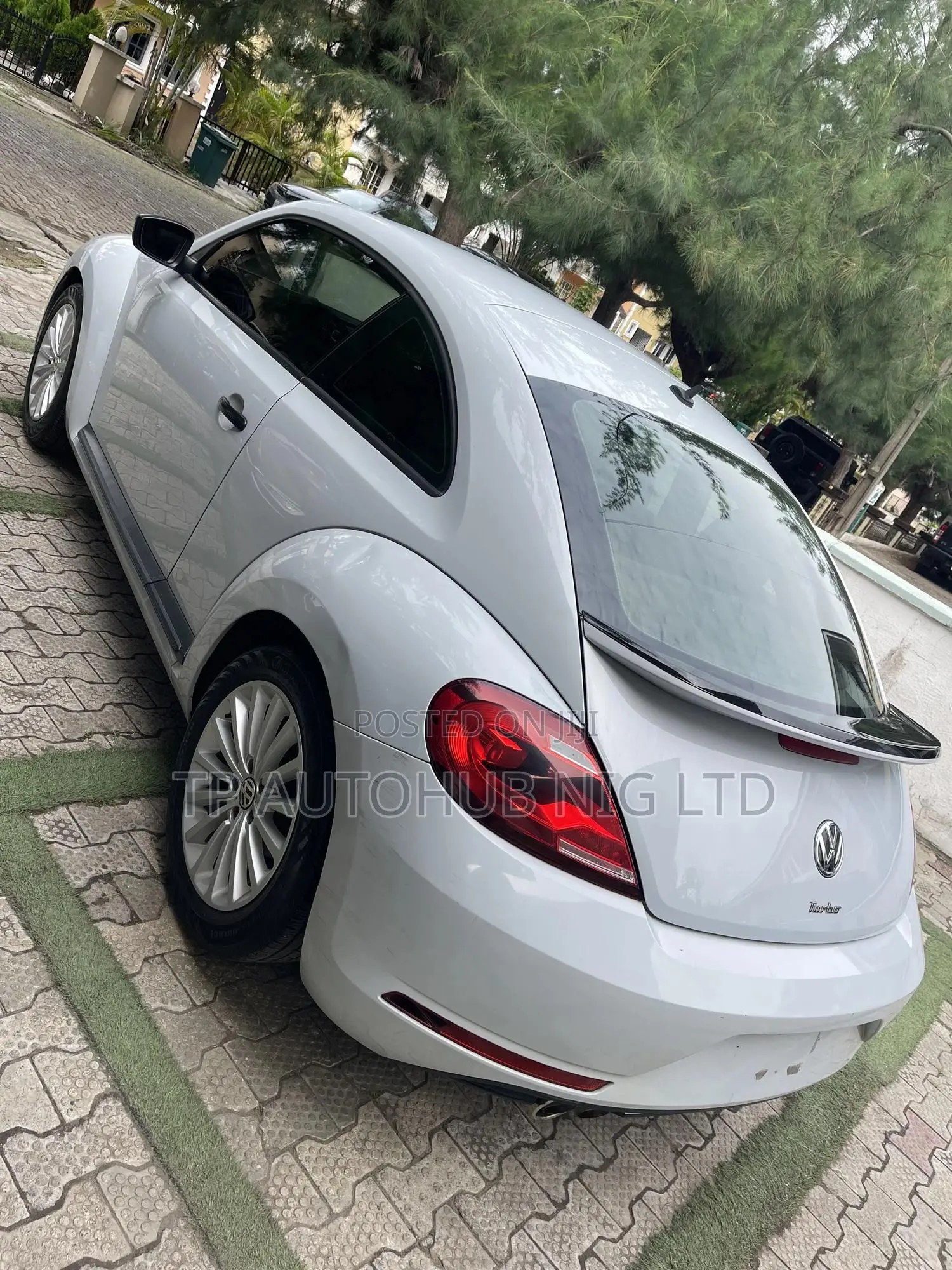 Volkswagen Beetle 2.0T Final Edition SEL Hatchback 2019 Silver