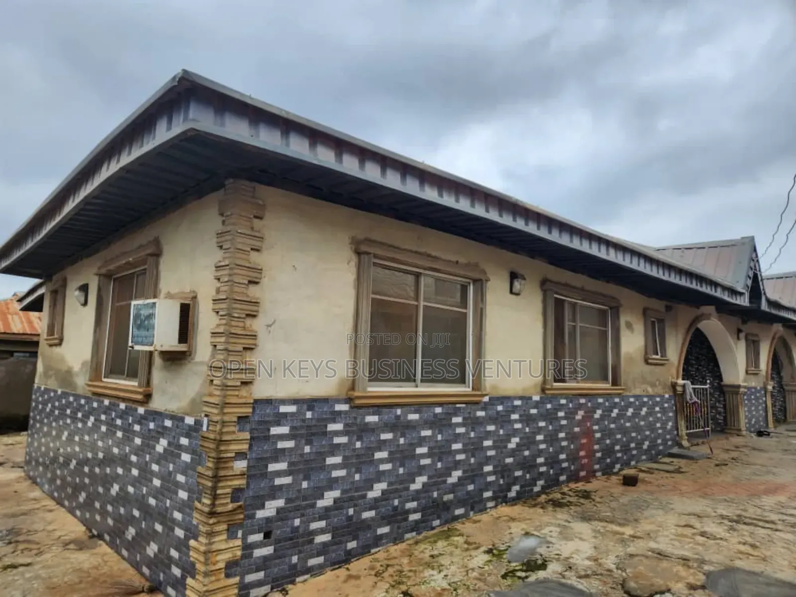 3bdrm Bungalow in Oluwo for sale