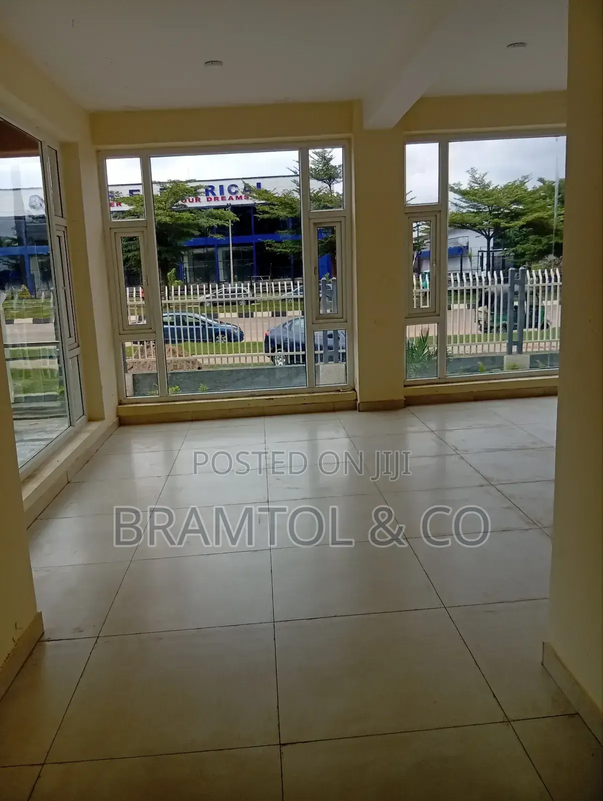 150sqm Office Space/Shop for Rent in Gudu
