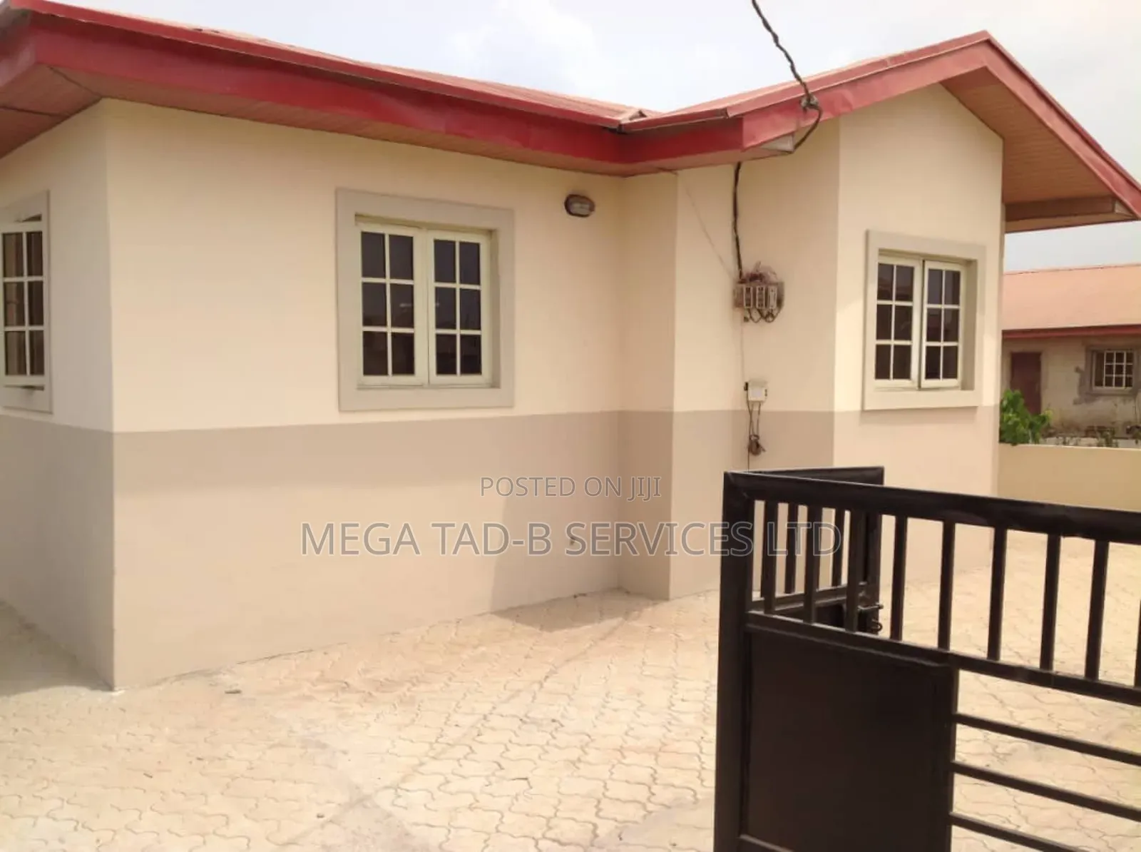 3bdrm Bungalow in Magboro Estate, Ojodu for sale