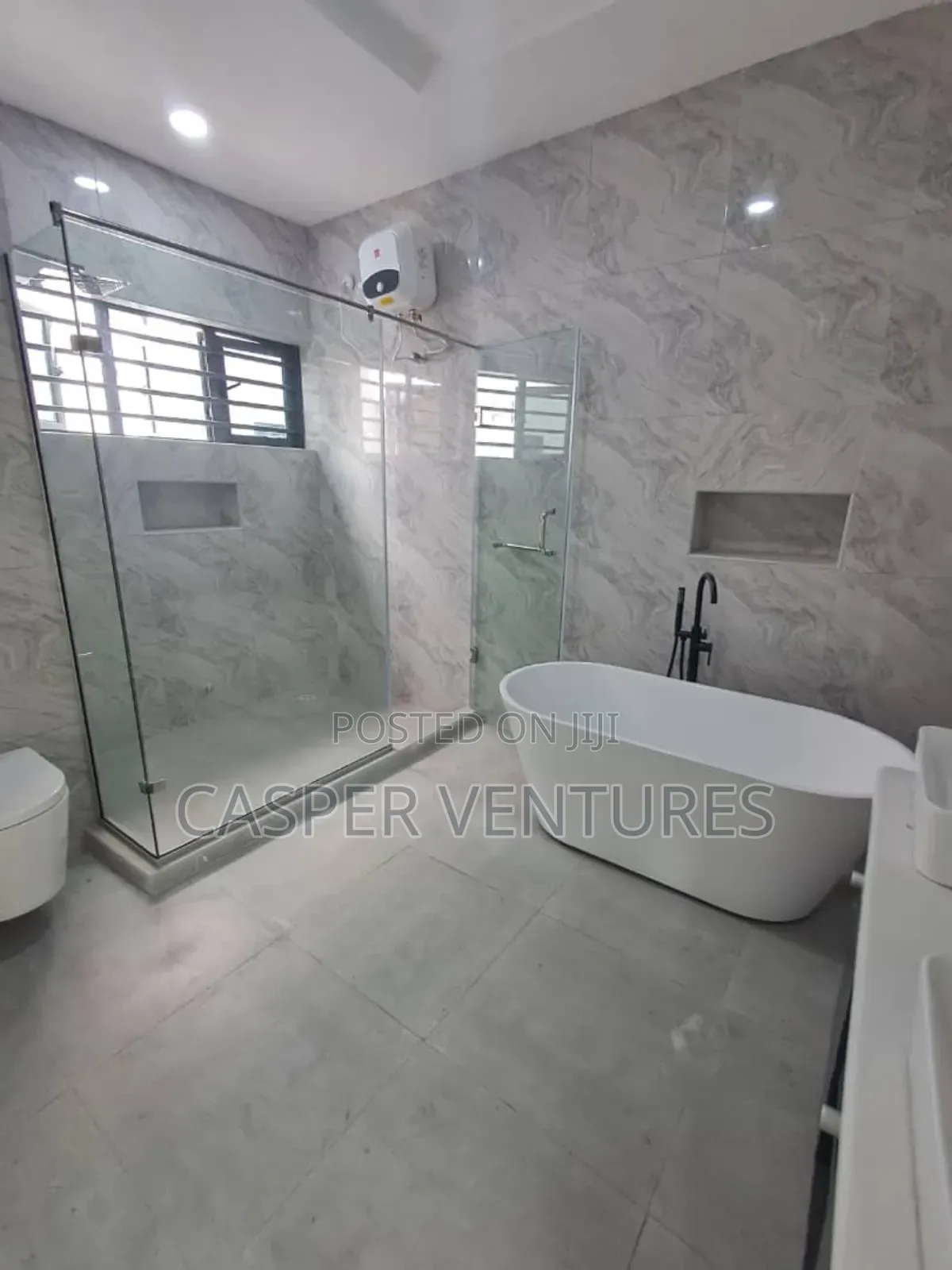 5bdrm Duplex in White, Ologolo for sale