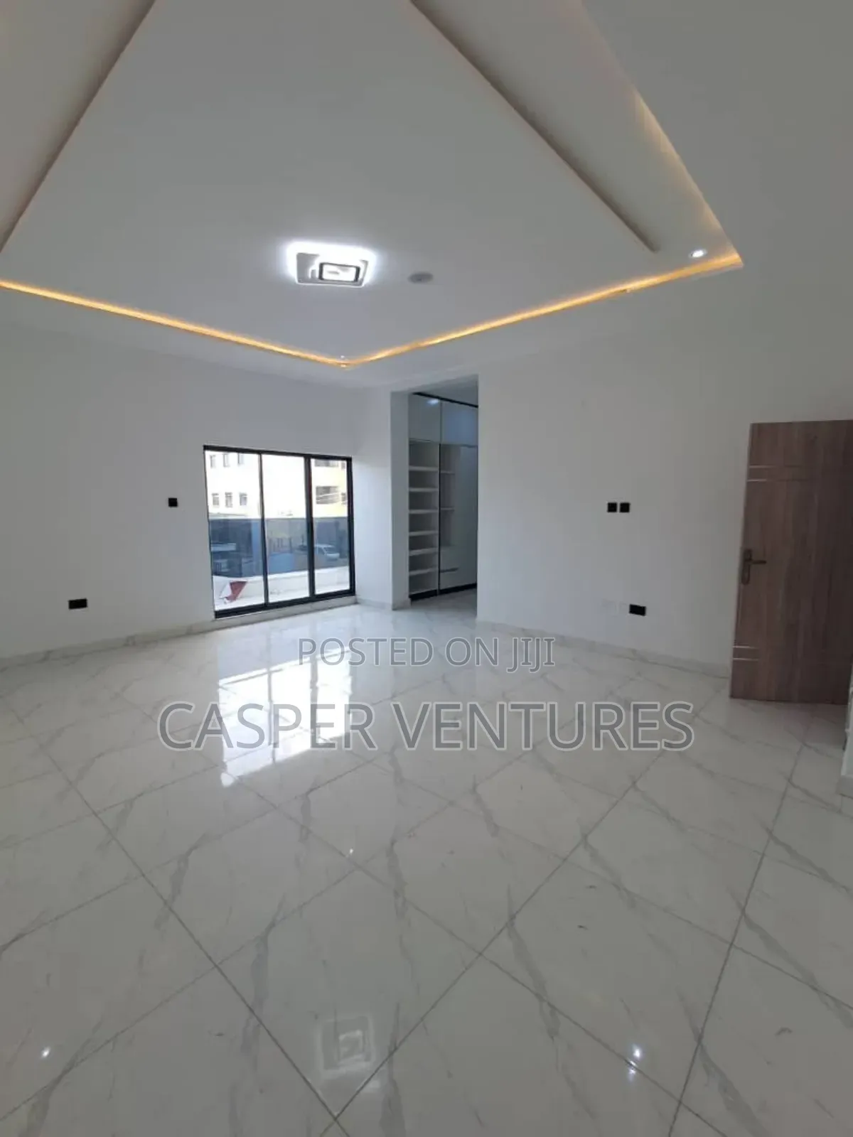 5bdrm Duplex in White, Ologolo for sale