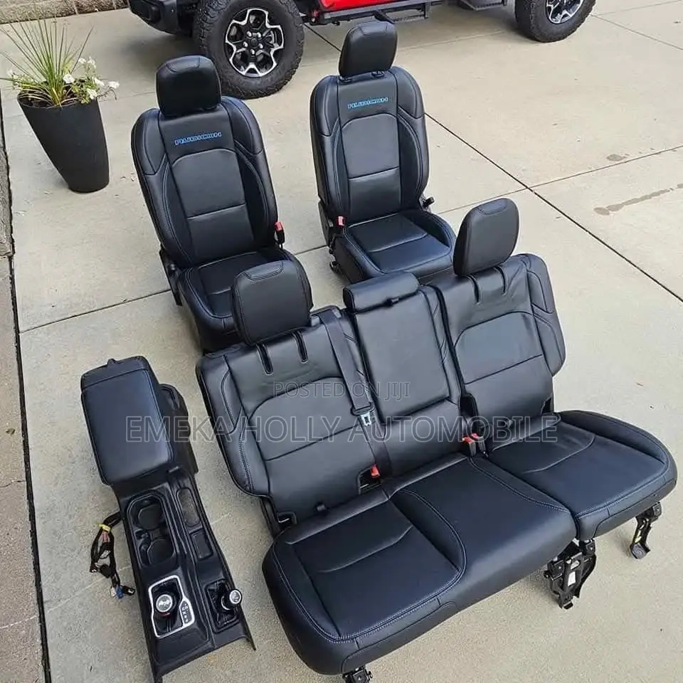 Jeep Wrangler Complete Front and Back Seat  2020/2022/2024.