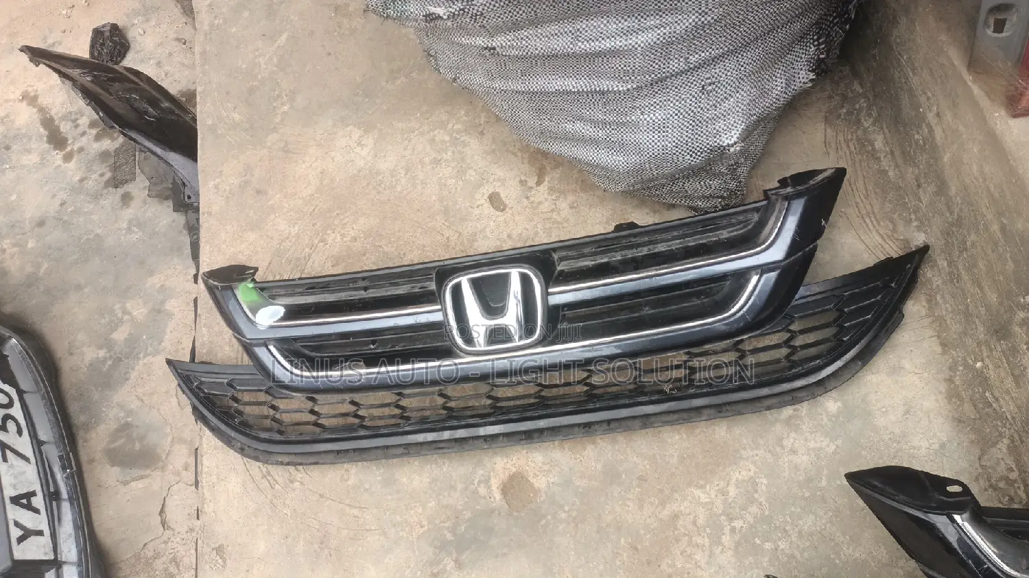 Front Grill 2010 Honda Cr-V