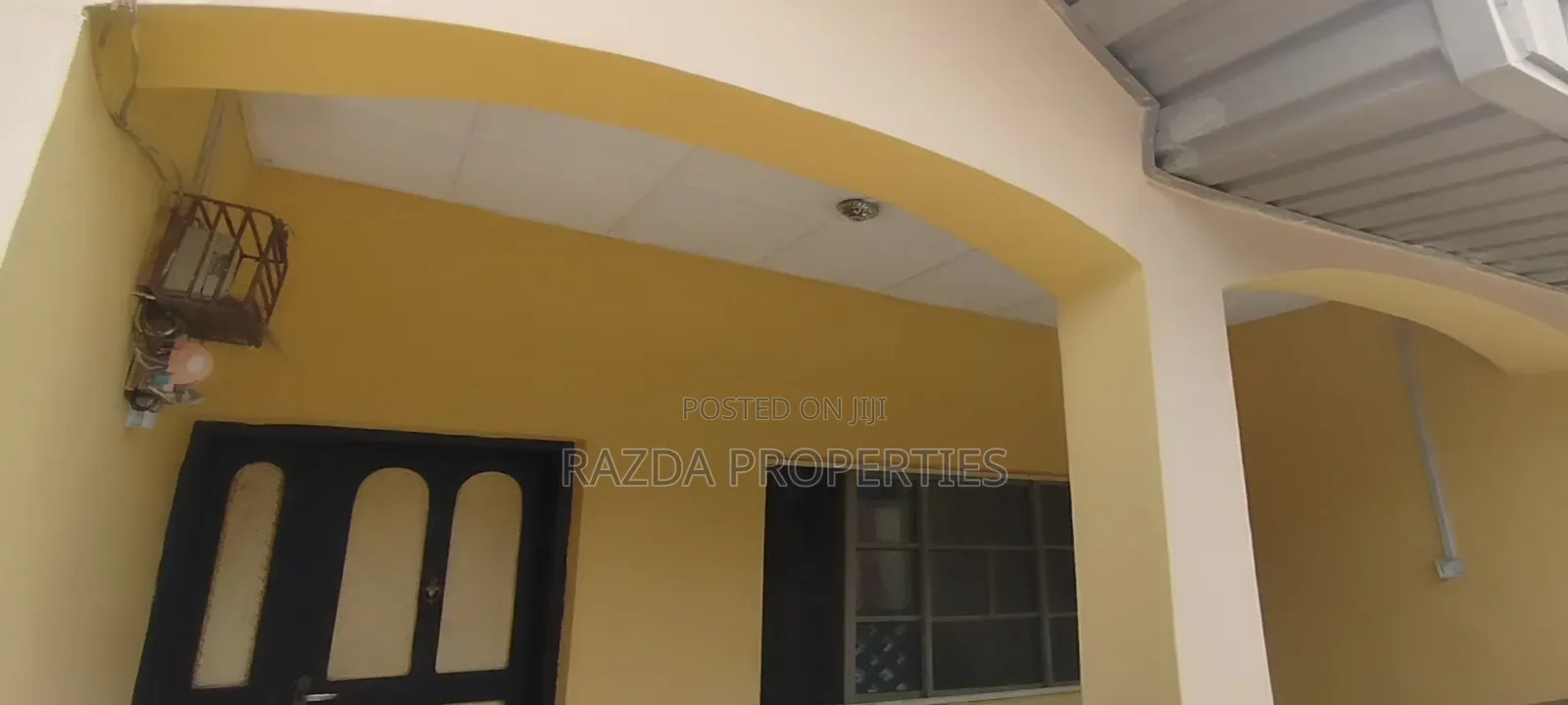 6bdrm Bungalow in Modomo, Ife for sale