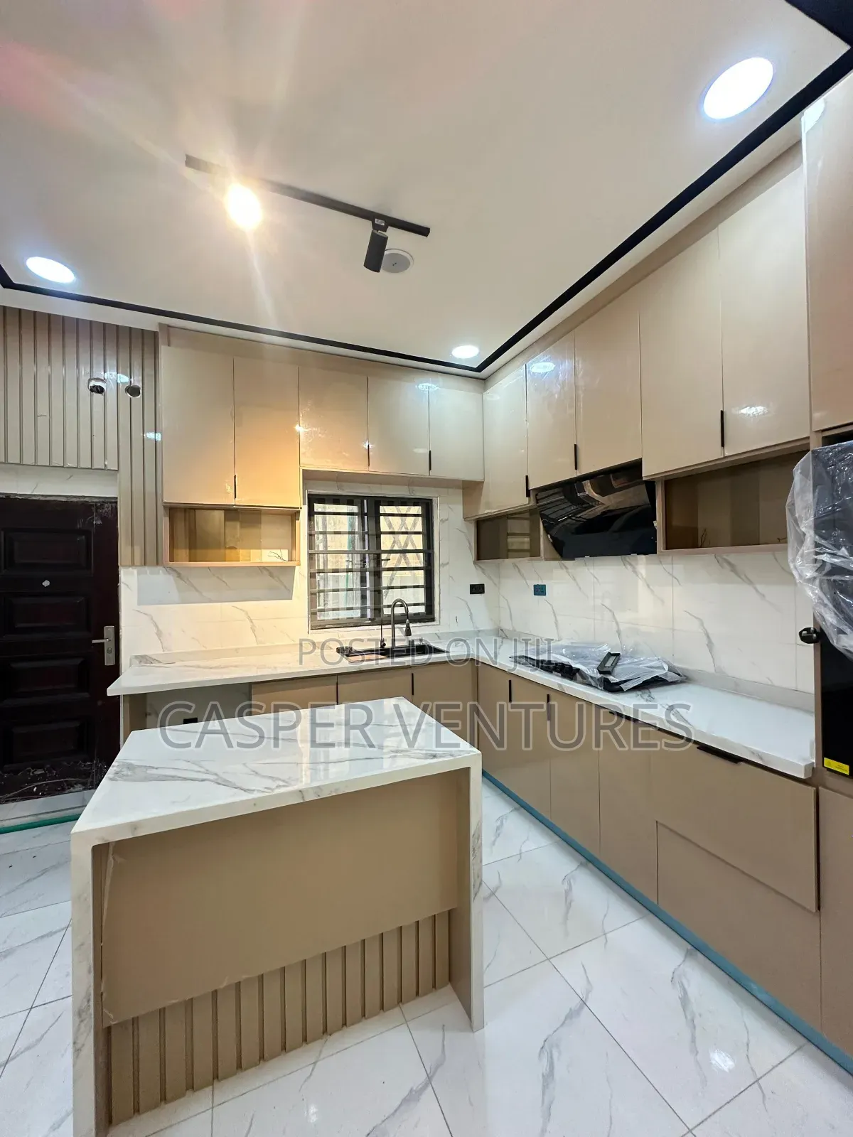 4bdrm Duplex in Bera, Chevron for sale