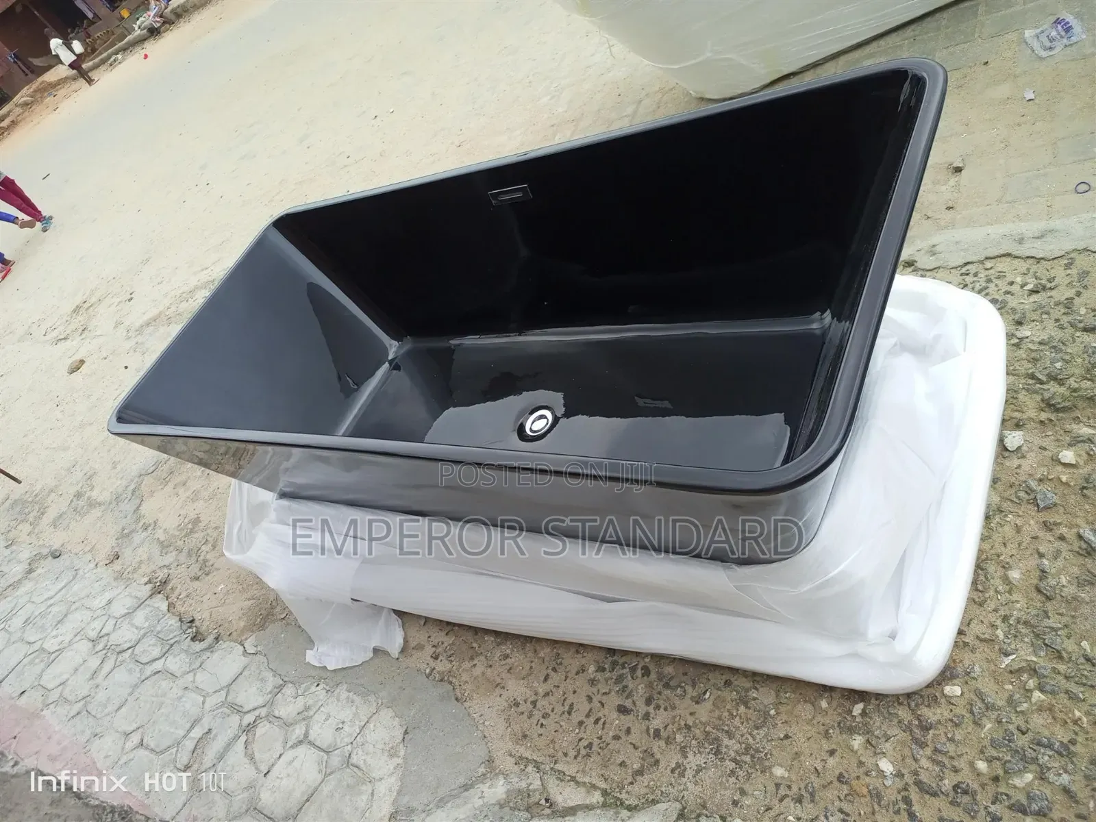 Ribbed Exterior Freestanding Bathtub Black
