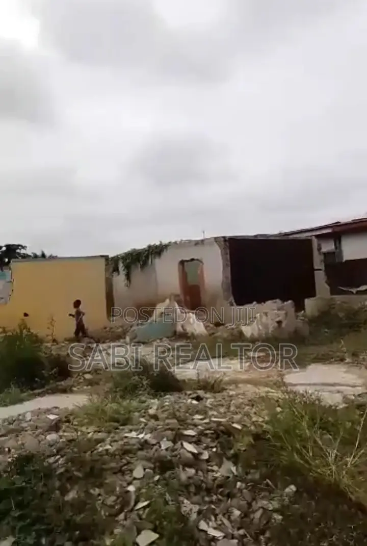 700 SQM of Land Close to Poole Bus Stop Akowonjo for Sale