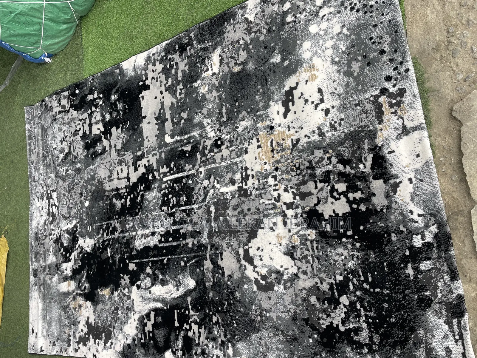 Black Pattern Center Rug