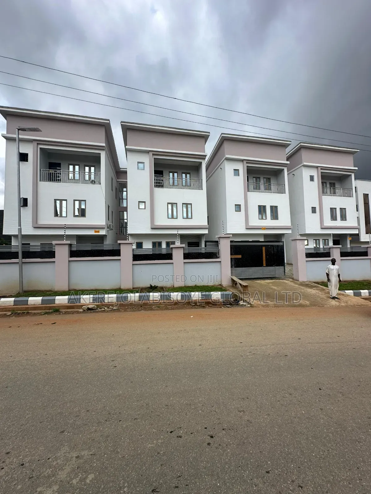 4bdrm Townhouse/Terrace in Katampe (7Min To for sale