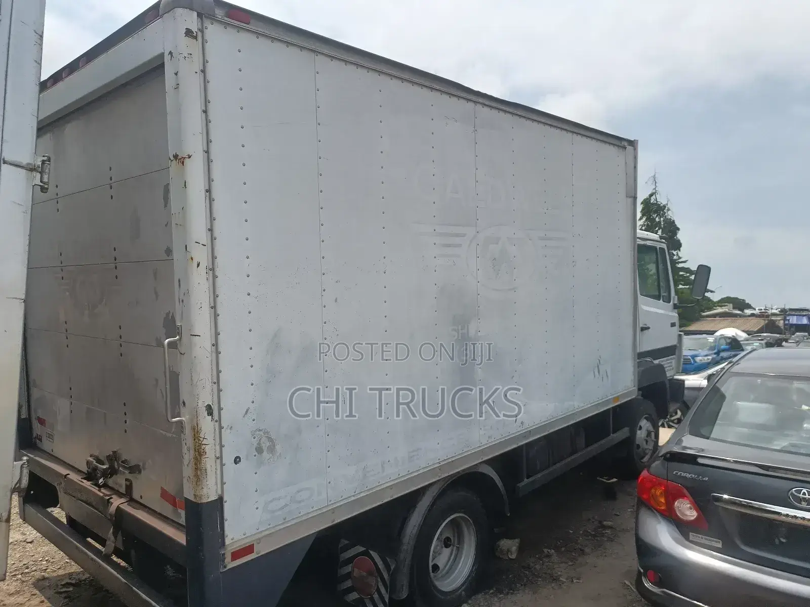 Mercedes Benz 814 Container Truck German Craftsmanship 7tons Capacity