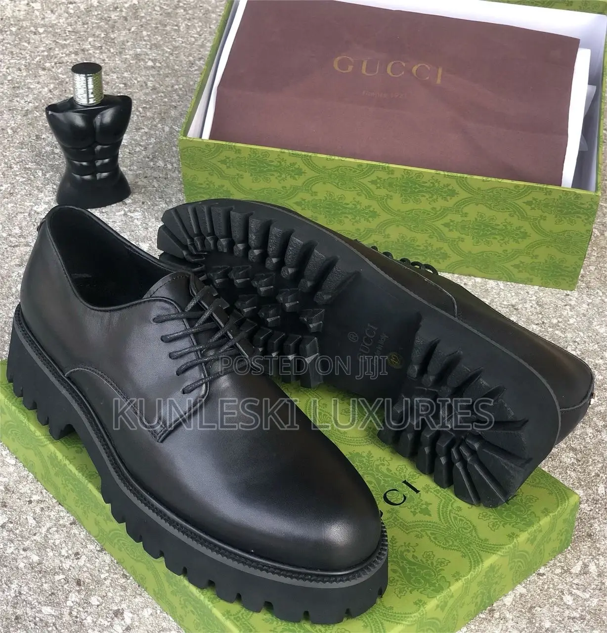 Original Gucci Patent / Leather Lace Up Shoe for Men