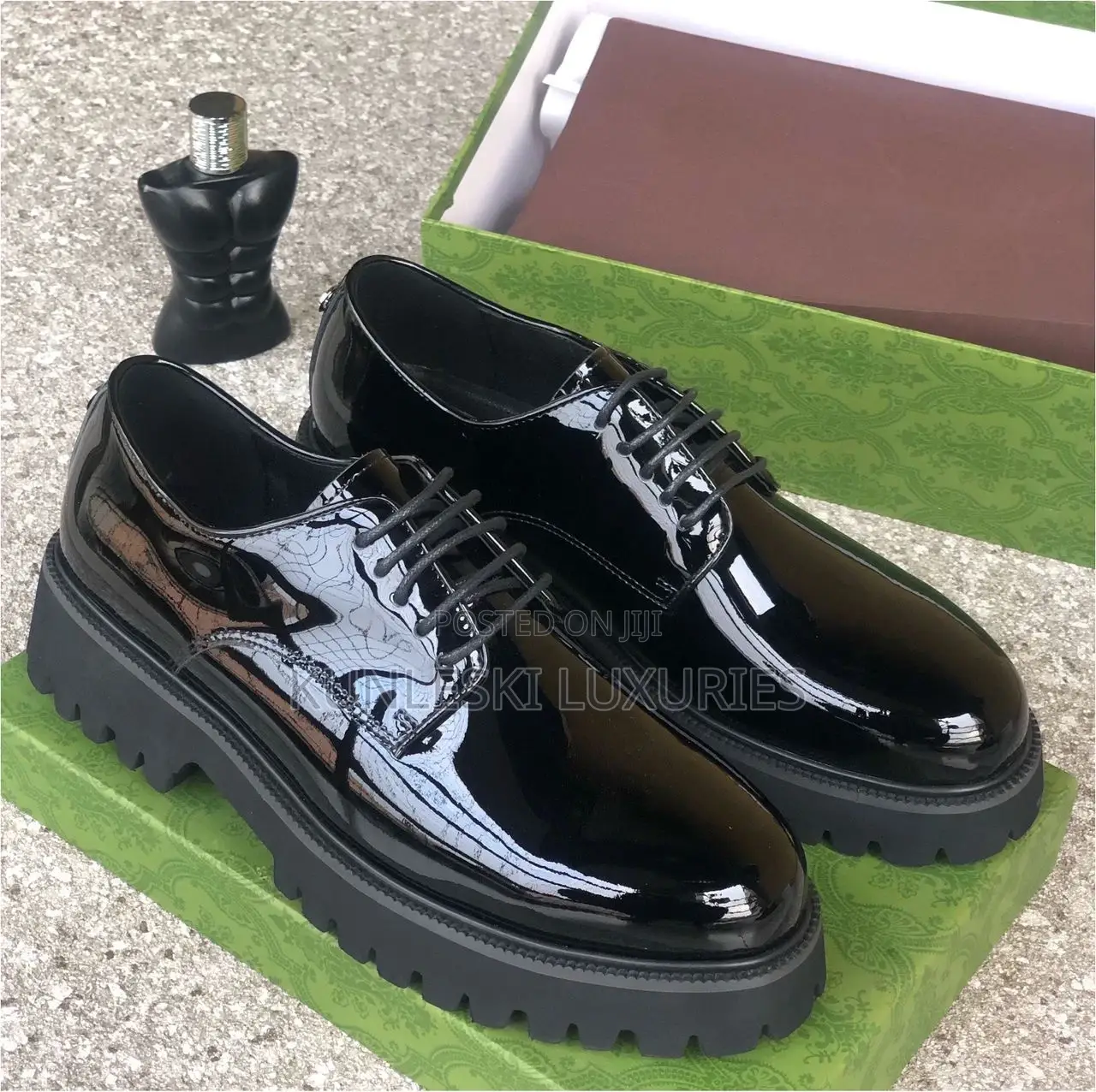 Original Gucci Patent / Leather Lace Up Shoe for Men