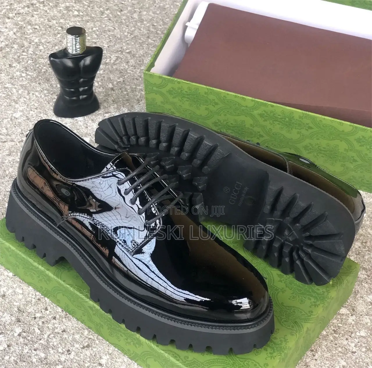 Original Gucci Patent / Leather Lace Up Shoe for Men