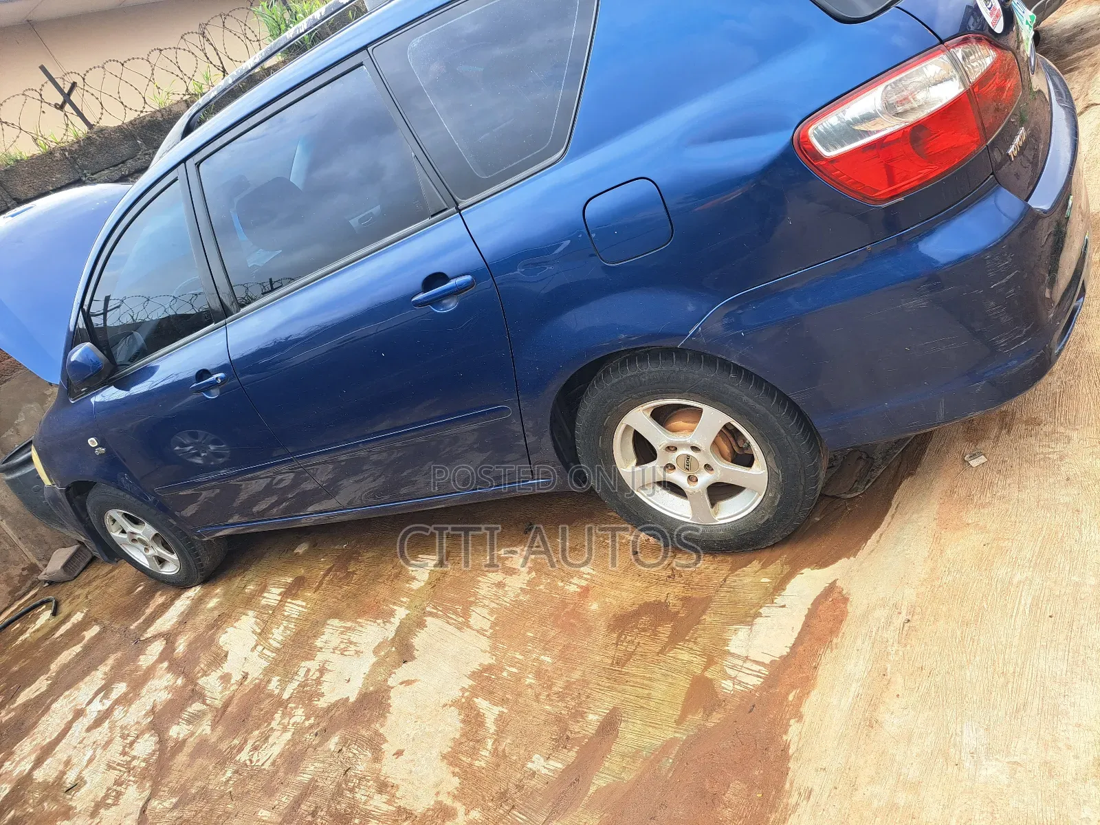 Toyota Avensis Verso 2005 Blue
