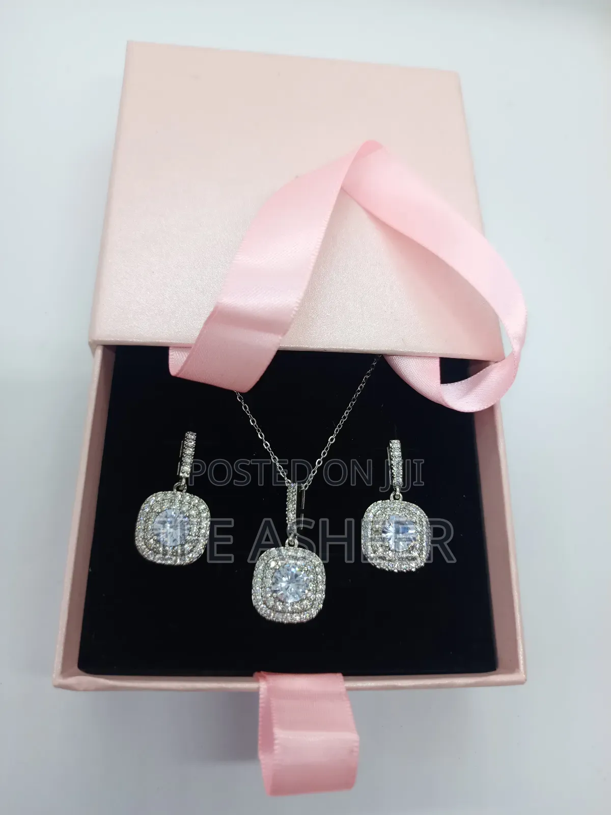 Luxury Set Of Silver Jewelry - Ladies