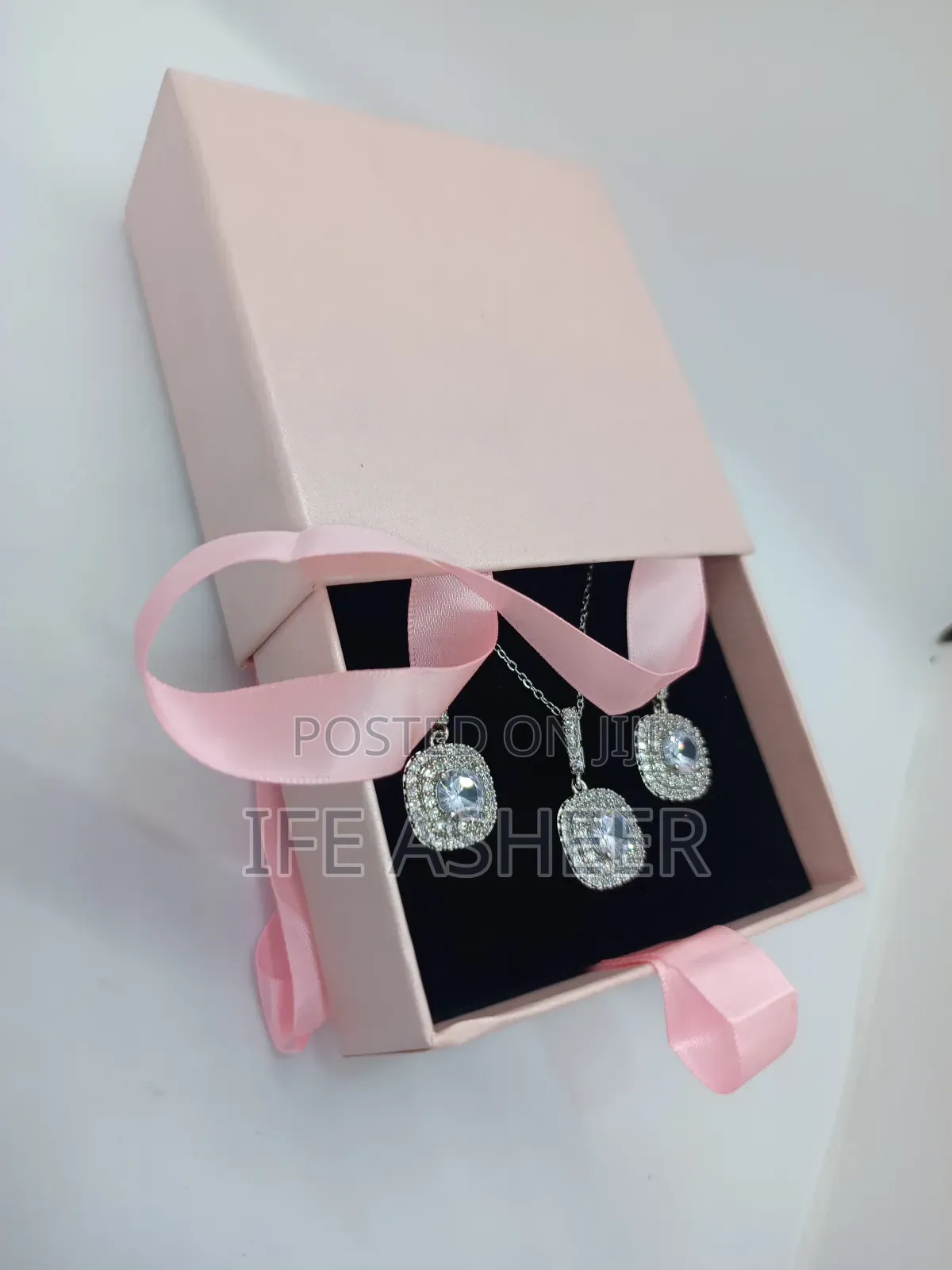 Luxury Set Of Silver Jewelry - Ladies