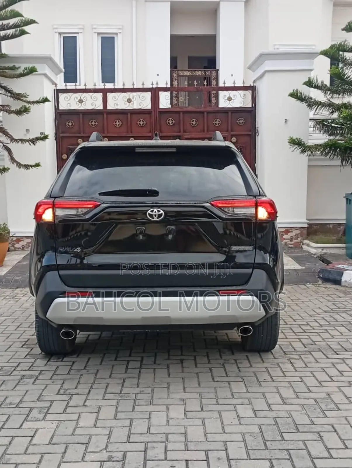 Toyota RAV4 XLE 2022 Black